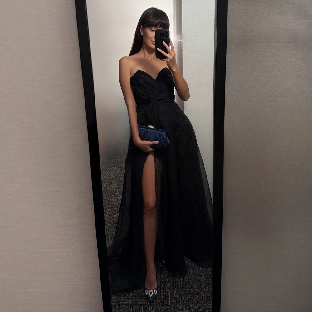 STRAPLESS tulle dress